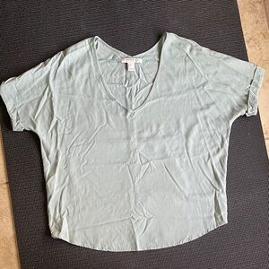 Forever 21 Women's Light Green V-Neck Top